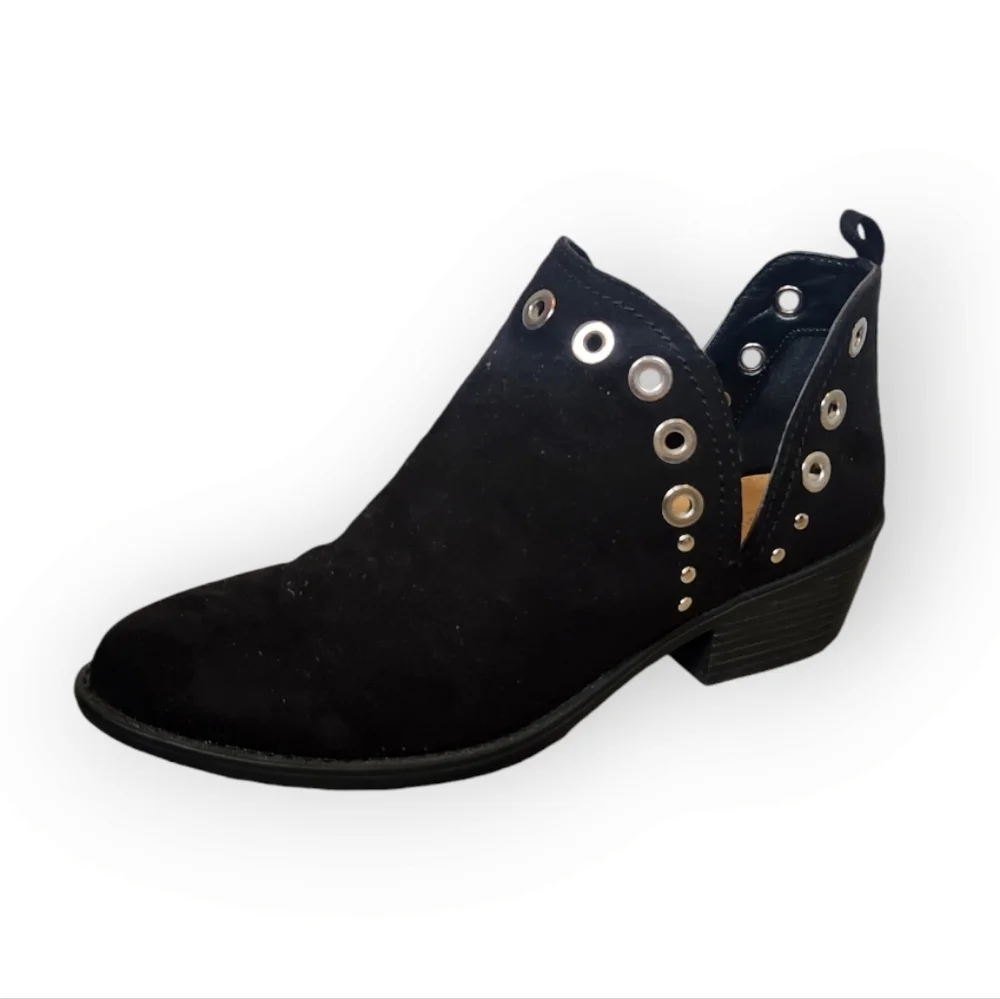 Roebuck Black Faux Suede Grommet Booties‎ Block Heel Size 7